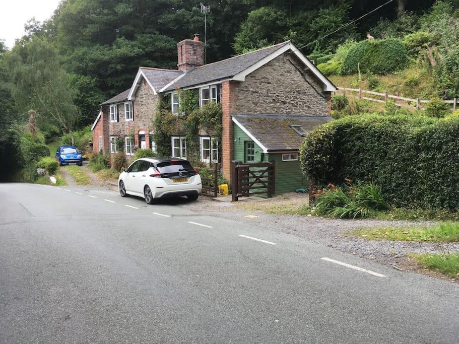 200 Year Old Gardener'S Cottage, Mid Wales لانيدلوز المظهر الخارجي الصورة